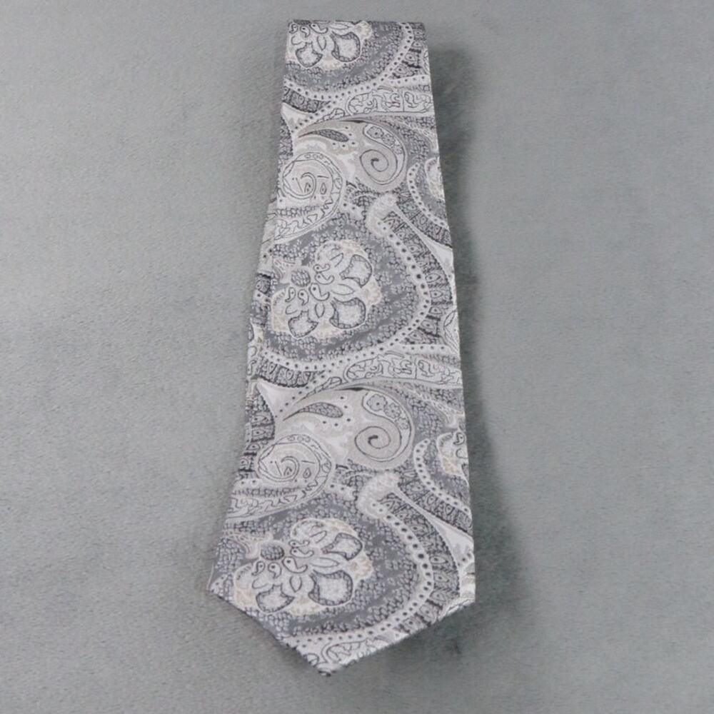 Giorgio Valentini 100% Silk Men’s Tie Gray & Silver Paisley Pattern Elegant